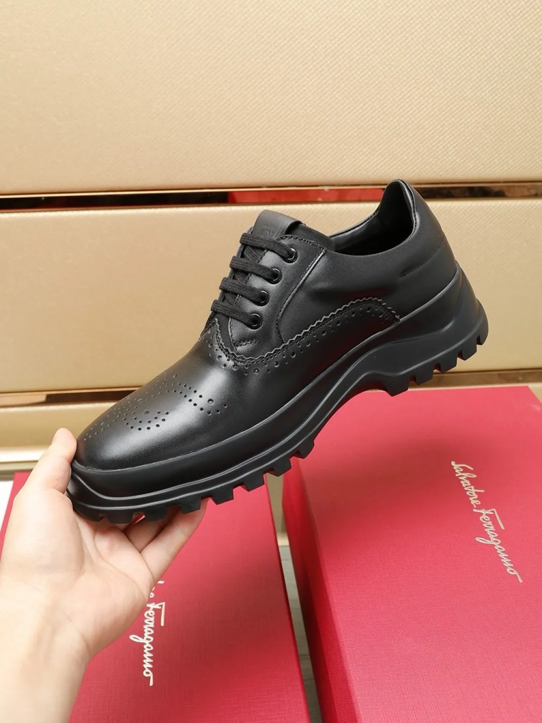 Factory P680💰🔥《Ferragamo》👏Latest•High-end top brand luxury~purchasing agent, top~quality. New fashionable business men's shoes 🔜The uppers are made of original first-layer open-edge beaded cowhide➕cowhide·lining, with fine workmanship. The original stylish and soft combination wear-resistant and non-slip outsole is light and comfortable on the feet. The real thing looks better in real photos. Number of yards: 38--44 (45 and 46 can be customized)